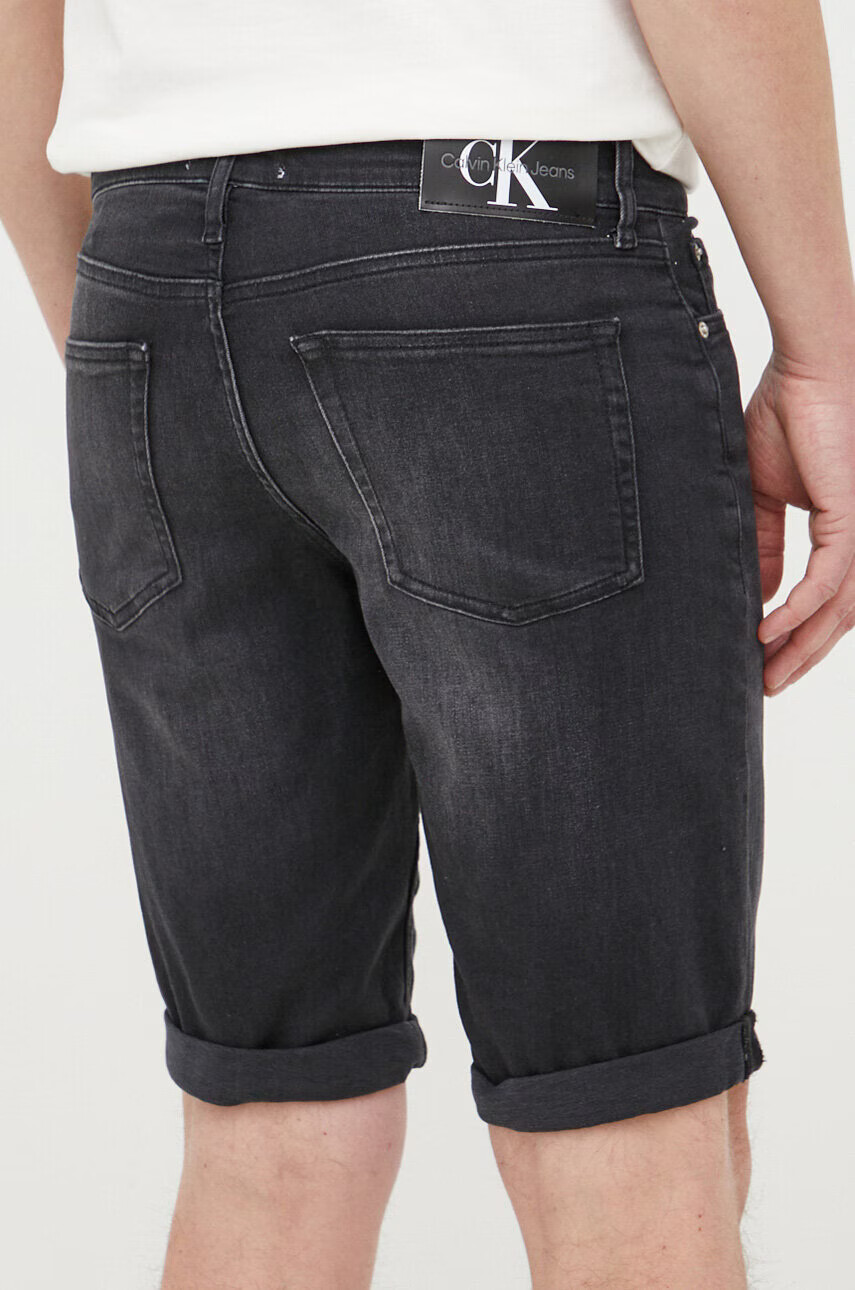Calvin Klein Jeans Къс панталон в черно - Pepit.bg