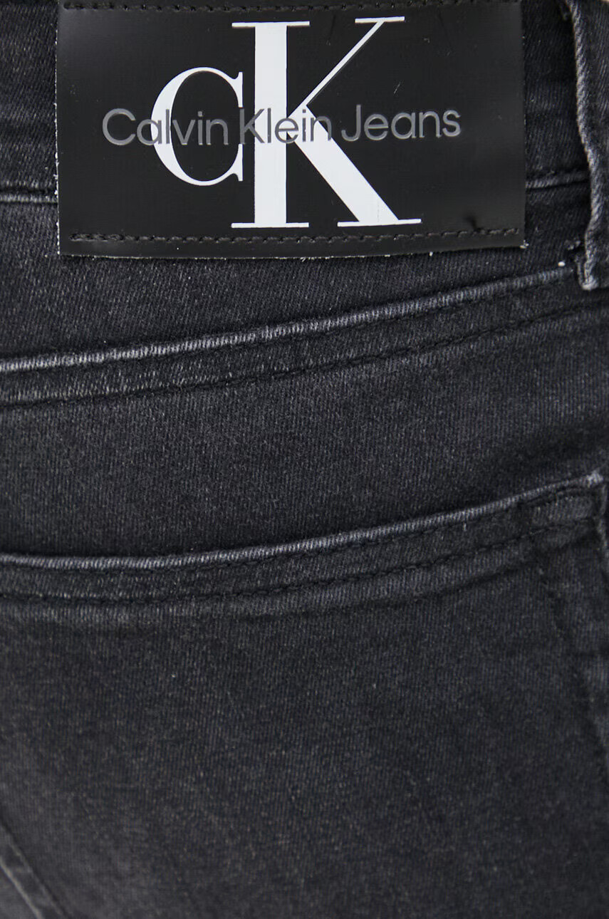 Calvin Klein Jeans Къс панталон в черно - Pepit.bg