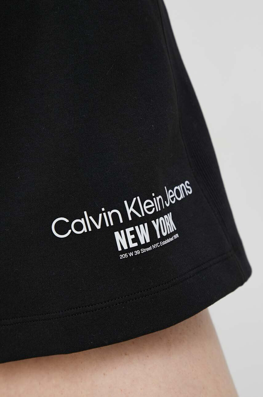 Calvin Klein Jeans Къс панталон в черно с апликация с висока талия - Pepit.bg