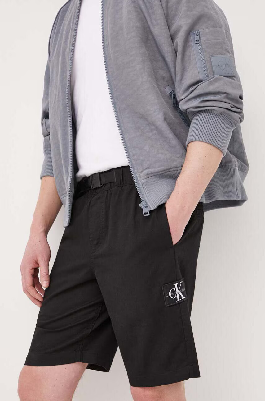 Calvin Klein Jeans Къс панталон с лен в черно - Pepit.bg
