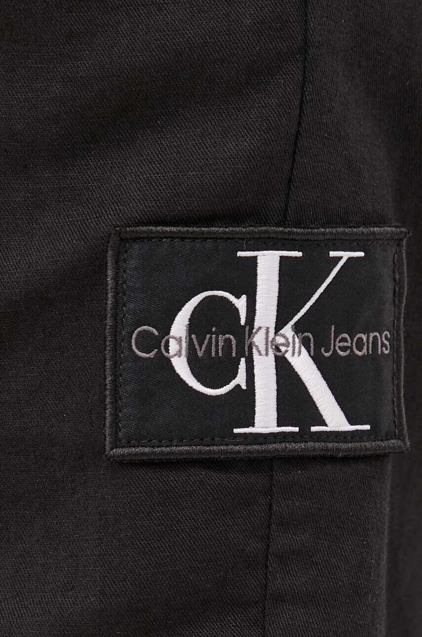 Calvin Klein Jeans Къс панталон с лен в черно - Pepit.bg