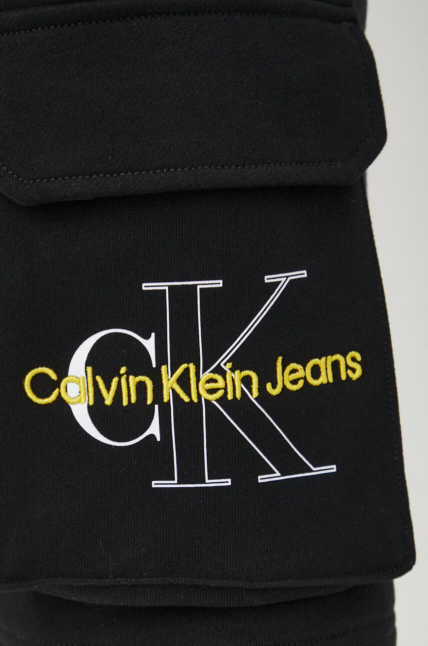 Calvin Klein Jeans Памучен къс панталон в черно - Pepit.bg