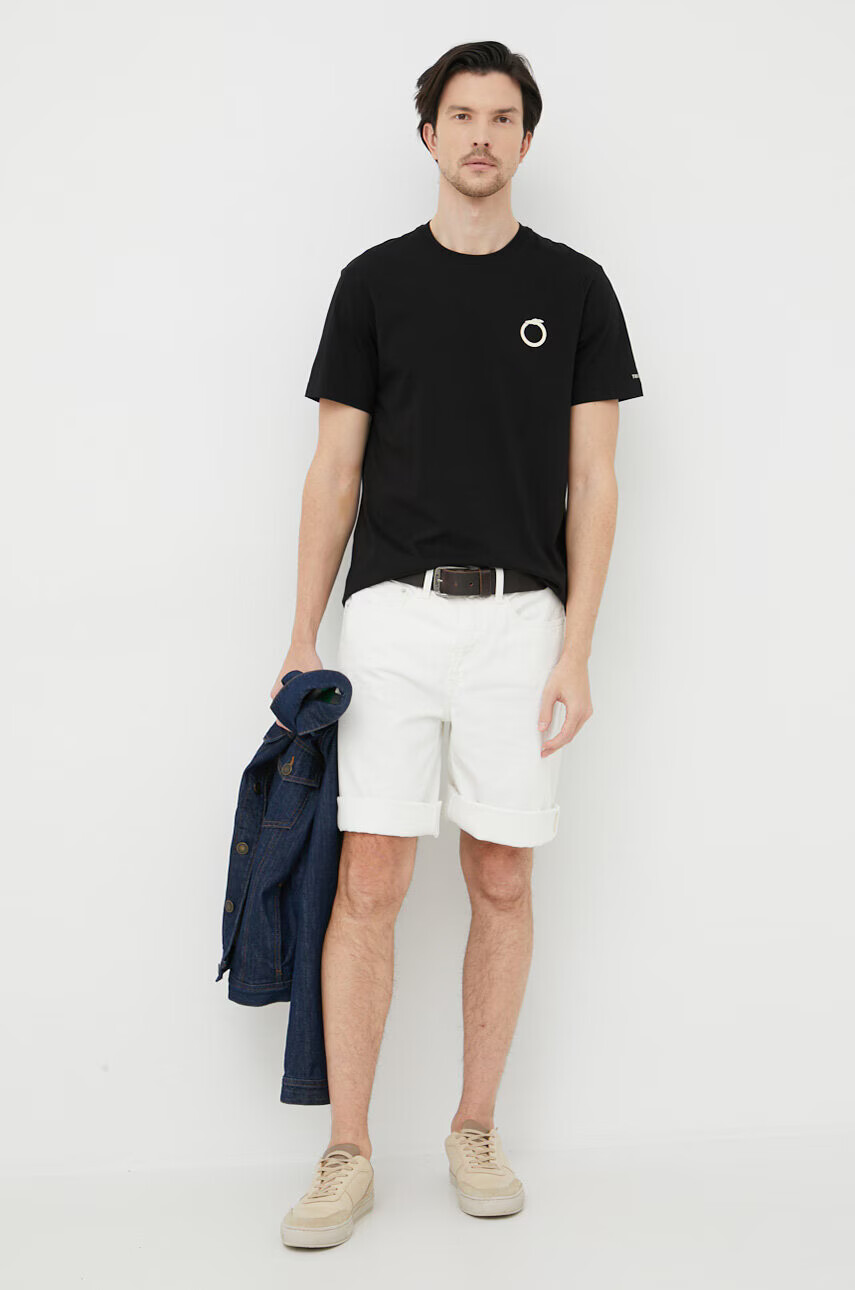 Calvin Klein Jeans Памучен къс панталон в бяло - Pepit.bg