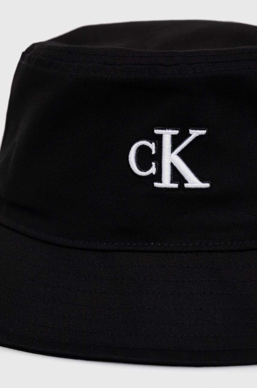 Calvin Klein Jeans Памучна капела в черно от памук - Pepit.bg