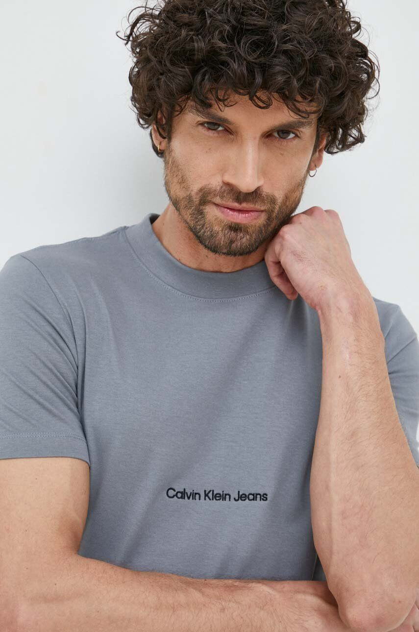 Calvin Klein Jeans Памучна тениска В лилаво - Pepit.bg