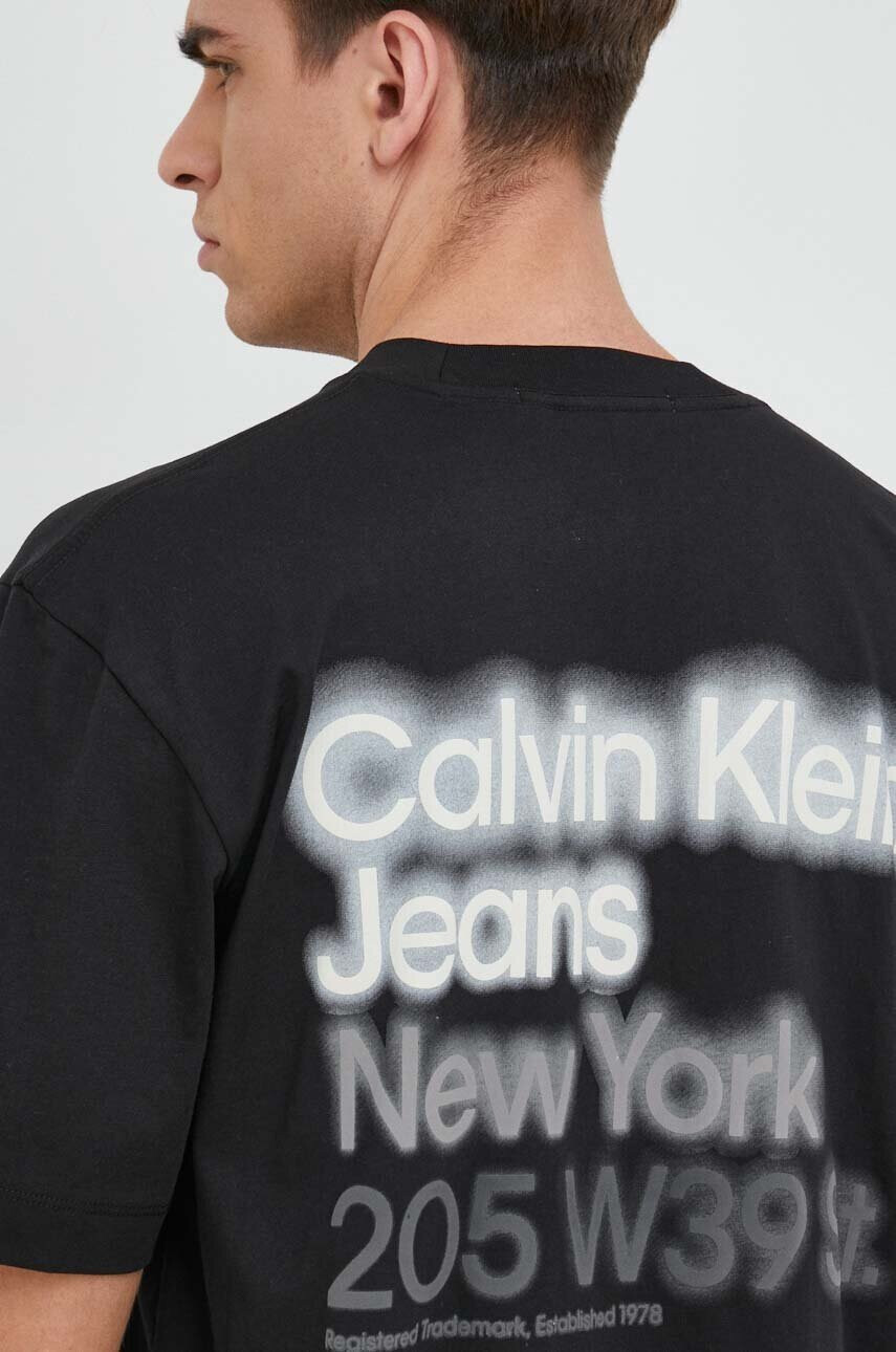 Calvin Klein Jeans Памучна тениска в черно с принт - Pepit.bg