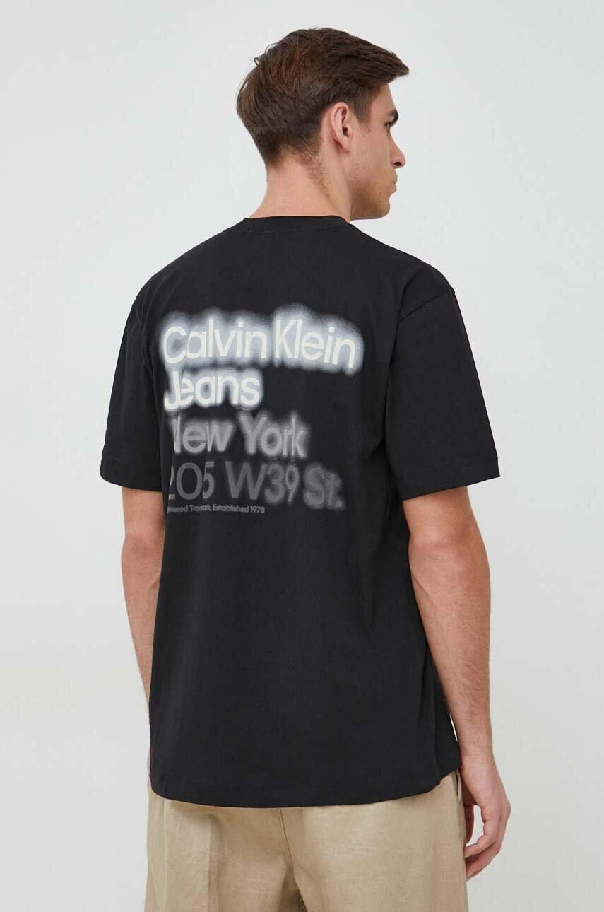 Calvin Klein Jeans Памучна тениска в черно с принт - Pepit.bg