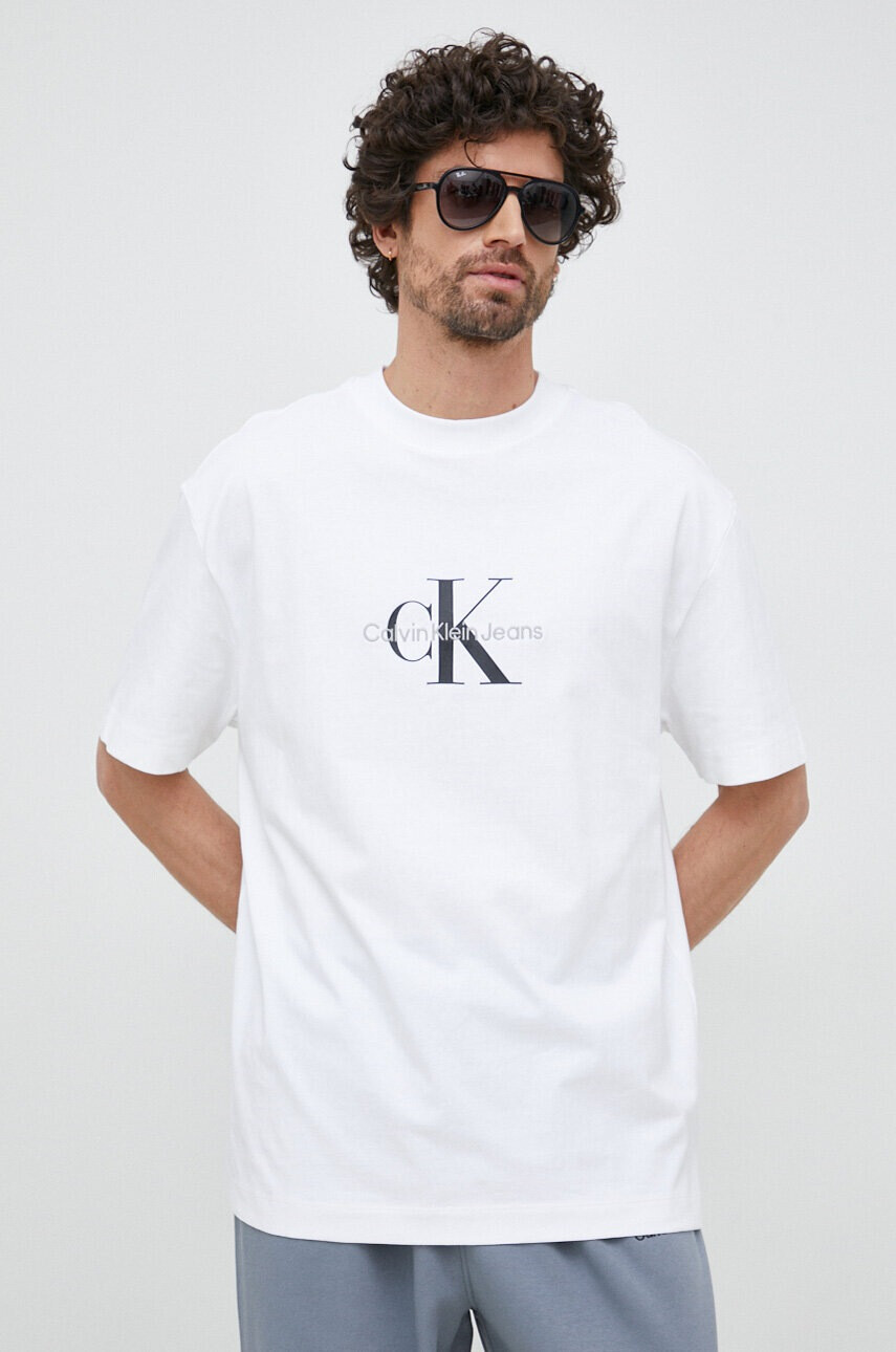Calvin Klein Jeans Памучна тениска в бяло с принт - Pepit.bg