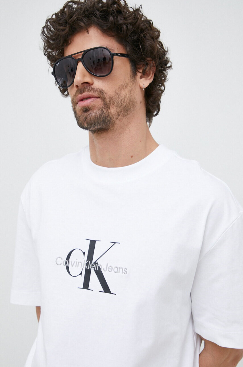 Calvin Klein Jeans Памучна тениска в бяло с принт - Pepit.bg