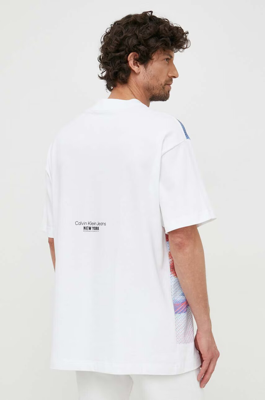 Calvin Klein Jeans Памучна тениска в бяло с принт - Pepit.bg