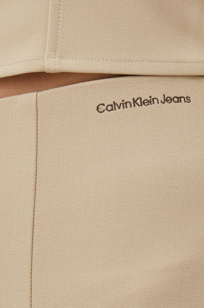 Calvin Klein Jeans Панталони в бежово със стандартна кройка с висока талия - Pepit.bg