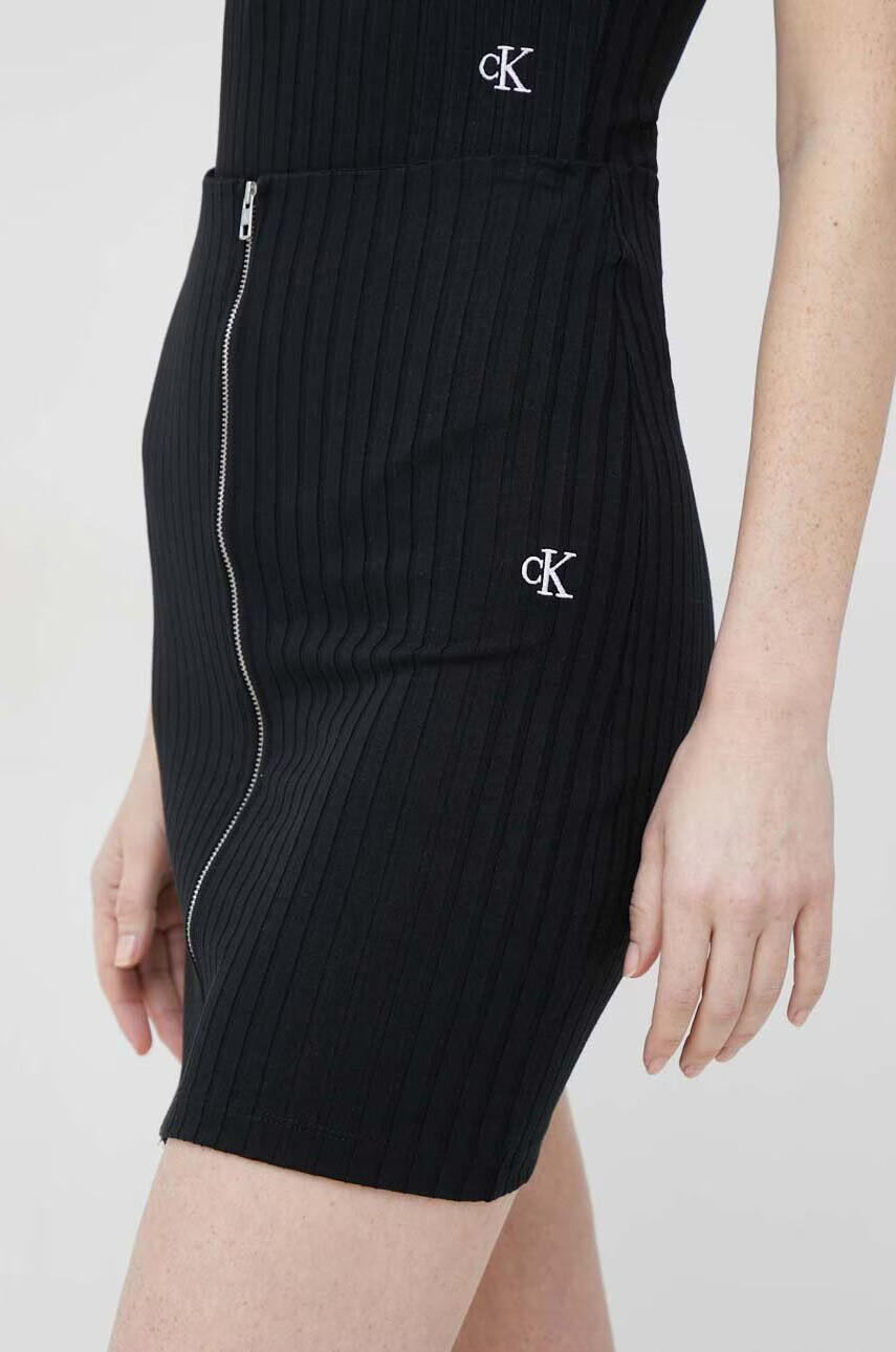 Calvin Klein Jeans Пола в черно къс модел с кройка тип молив - Pepit.bg
