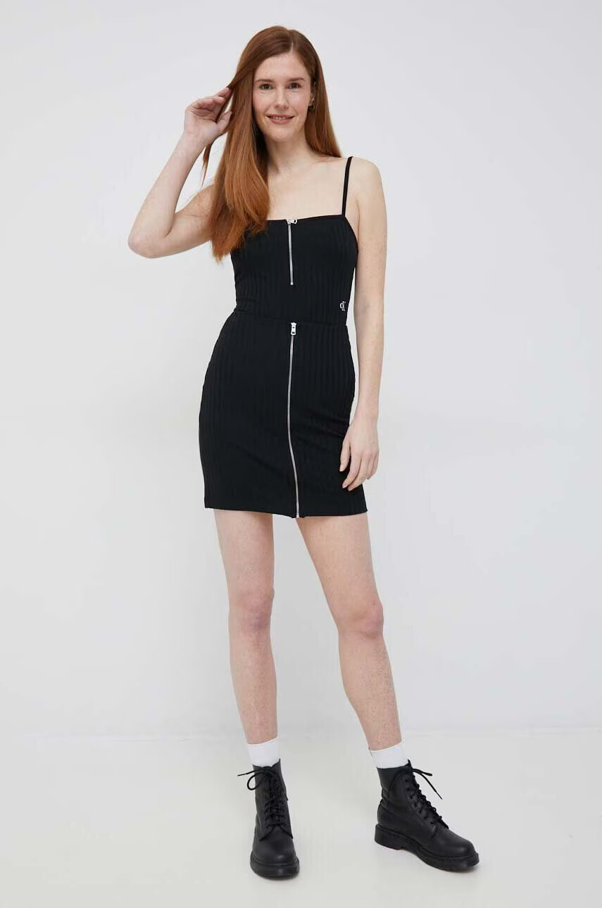 Calvin Klein Jeans Пола в черно къс модел с кройка тип молив - Pepit.bg
