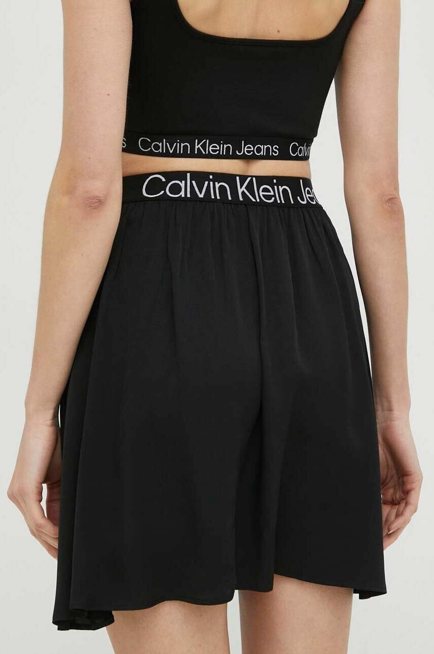 Calvin Klein Jeans Пола в черно къс модел разкроен модел - Pepit.bg