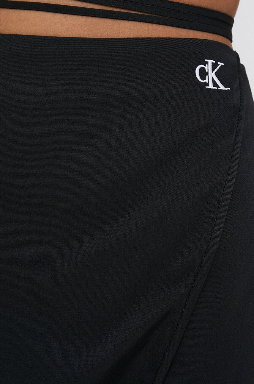 Calvin Klein Jeans Пола в черно къс модел със стандартна кройка - Pepit.bg