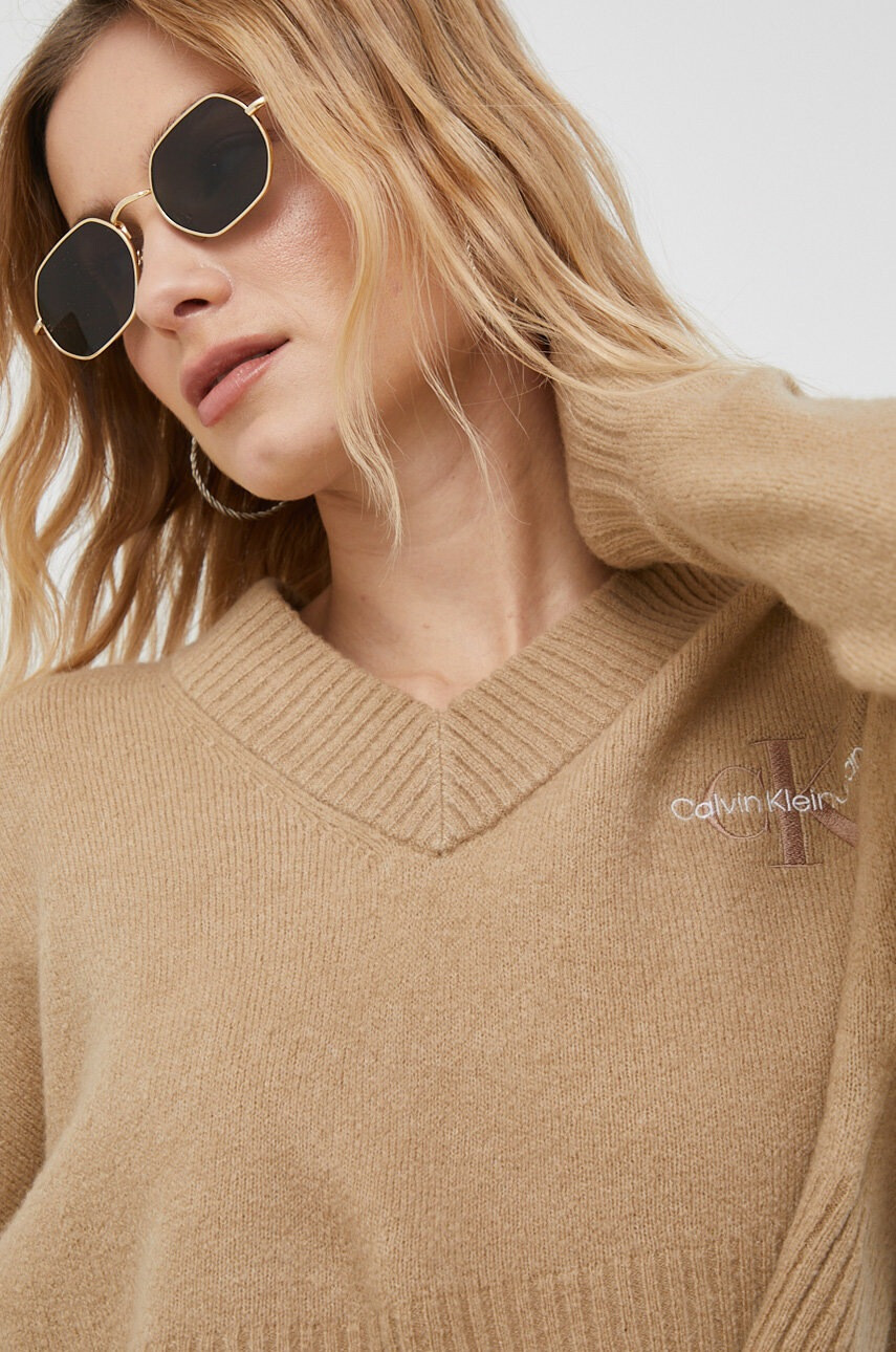 Calvin Klein Jeans Пуловер с вълна дамски в бежово - Pepit.bg