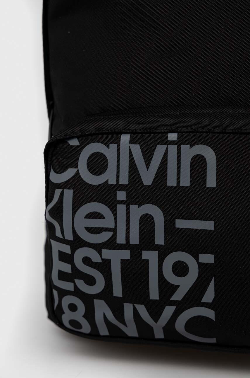 Calvin Klein Jeans Раница в черно голям размер с принт - Pepit.bg