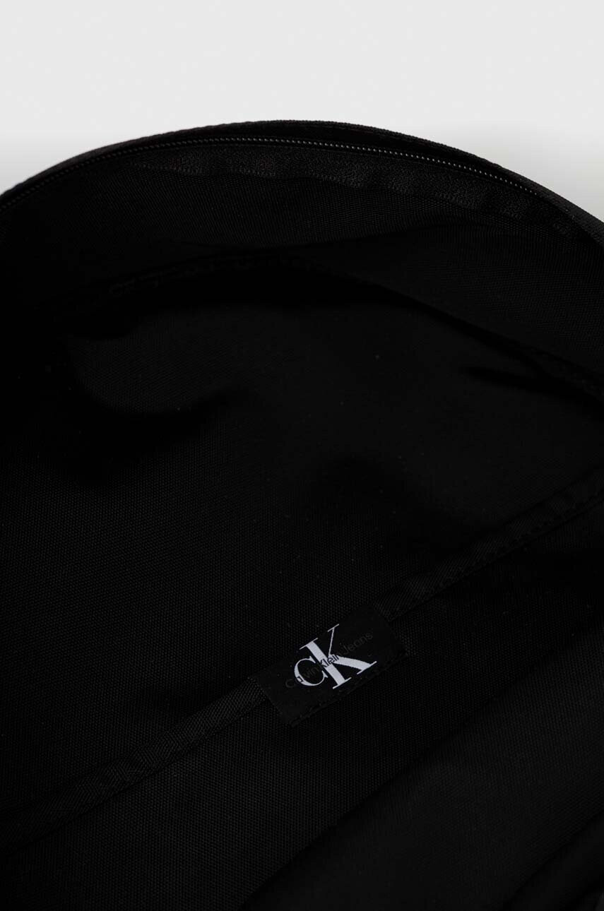 Calvin Klein Jeans Раница в черно голям размер с принт - Pepit.bg