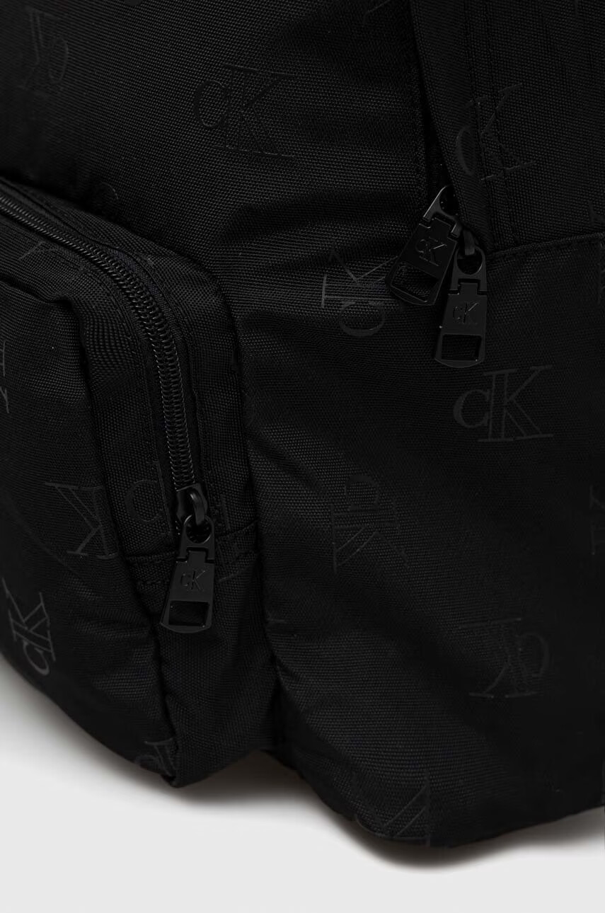 Calvin Klein Jeans Раница в черно малък размер с принт - Pepit.bg