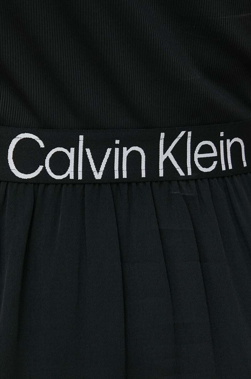 Calvin Klein Jeans Рокля в черно къс модел разкроен модел - Pepit.bg