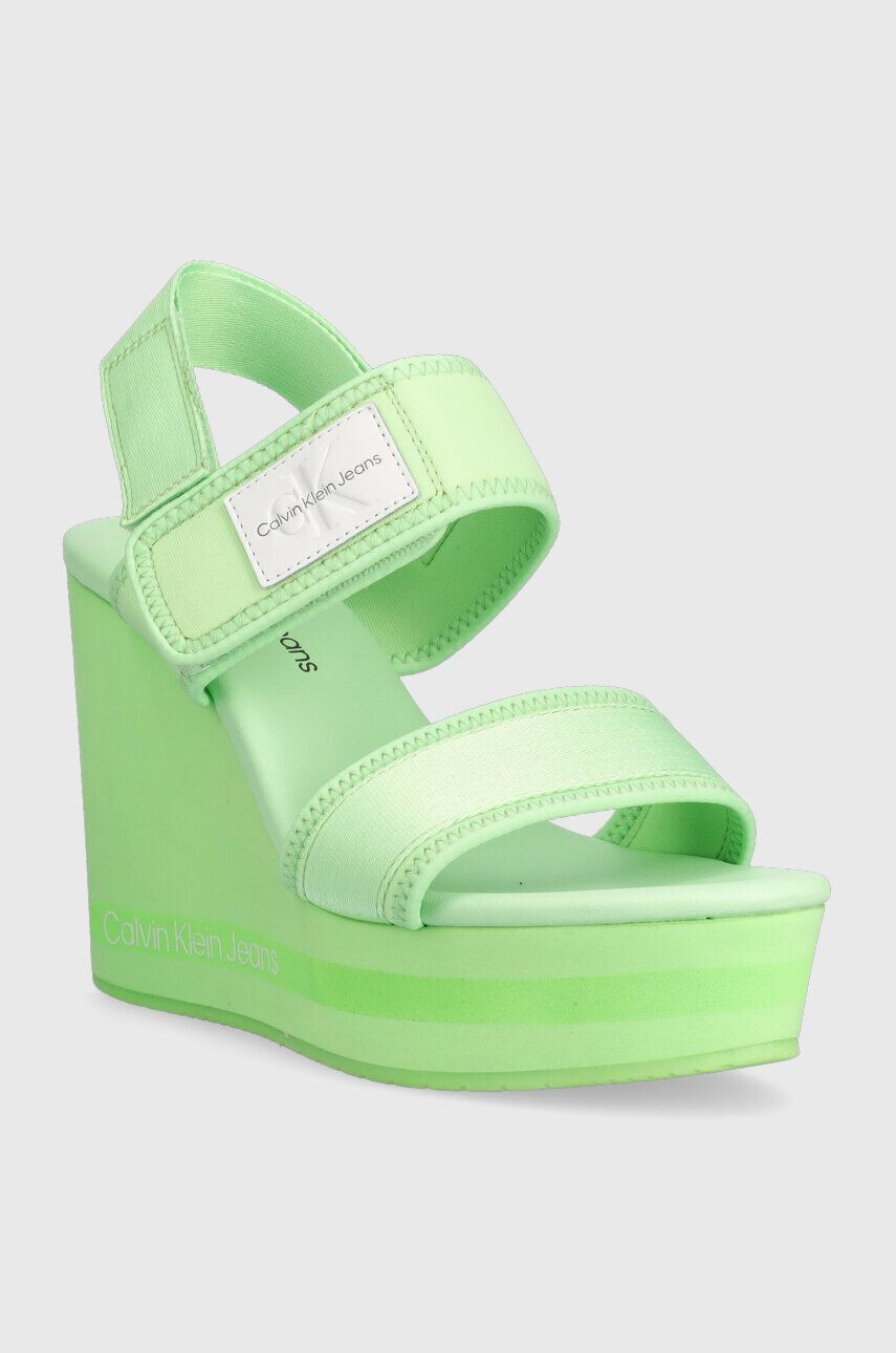 Calvin Klein Jeans Сандали WEDGE SANDAL BADGE в зелено със скосена платформа YW0YW01028 - Pepit.bg