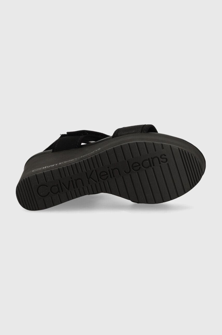 Calvin Klein Jeans Сандали WEDGE SANDAL BADGE в черно със скосена платформа YW0YW01028 - Pepit.bg