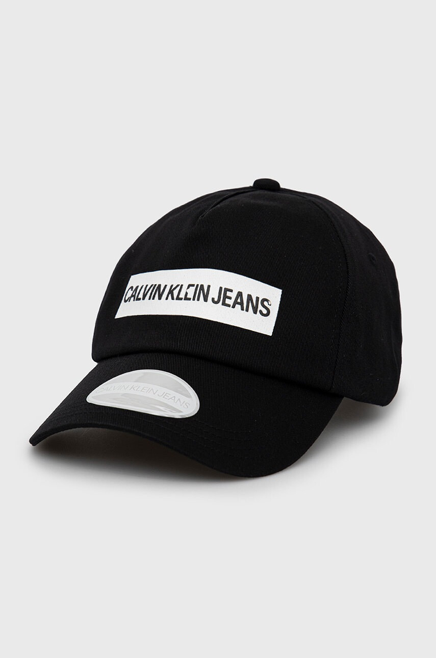 Calvin Klein Jeans Шапка в черно с принт - Pepit.bg