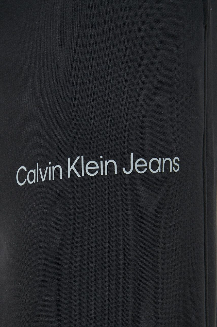 Calvin Klein Jeans Спортен панталон в черно с принт - Pepit.bg