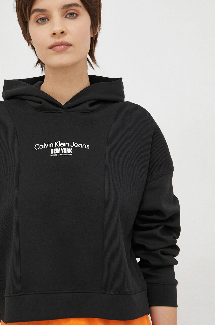 Calvin Klein Jeans Суичър в черно с качулка с апликация - Pepit.bg