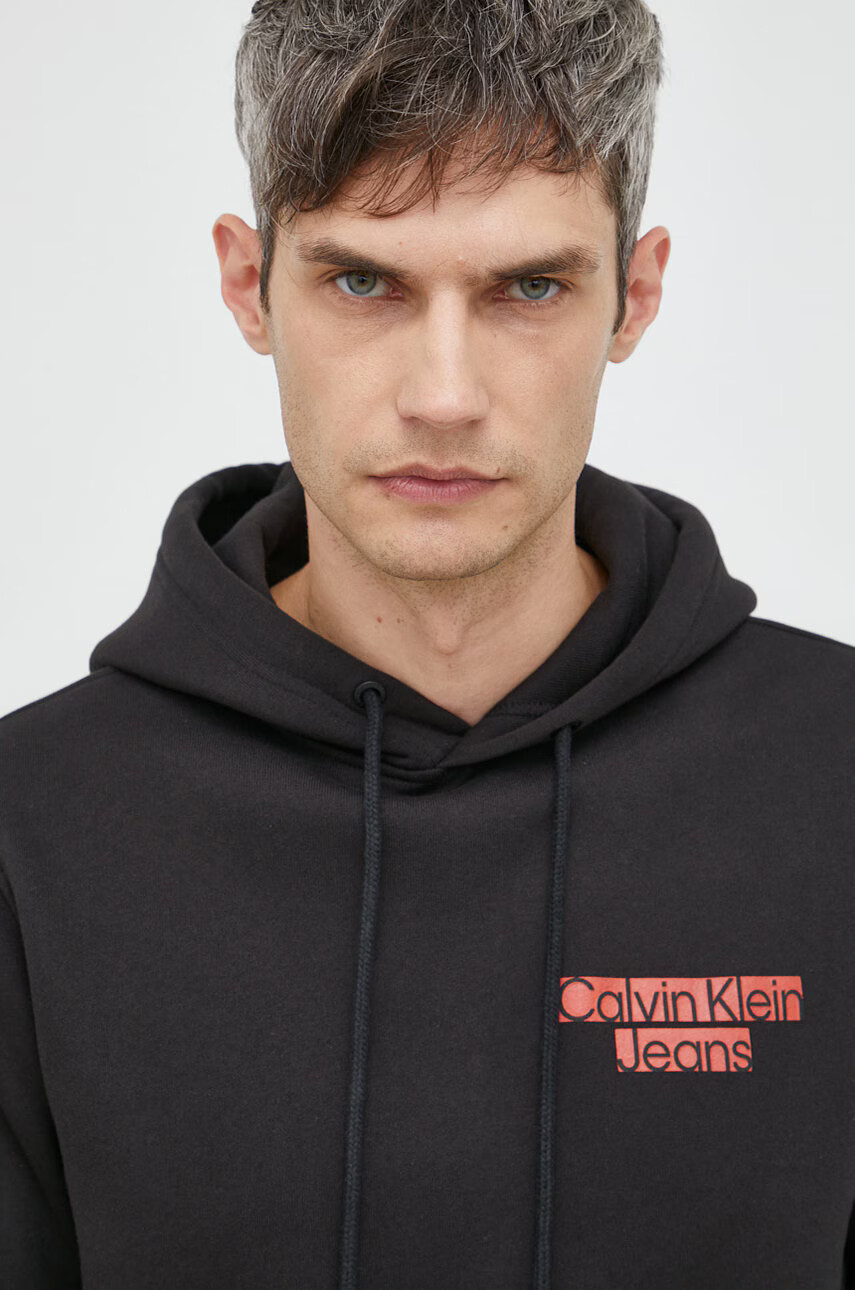 Calvin Klein Jeans Суичър в черно с качулка с принт - Pepit.bg