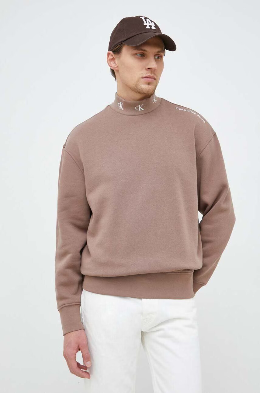 Calvin Klein Jeans Суичър в кафяво с принт - Pepit.bg