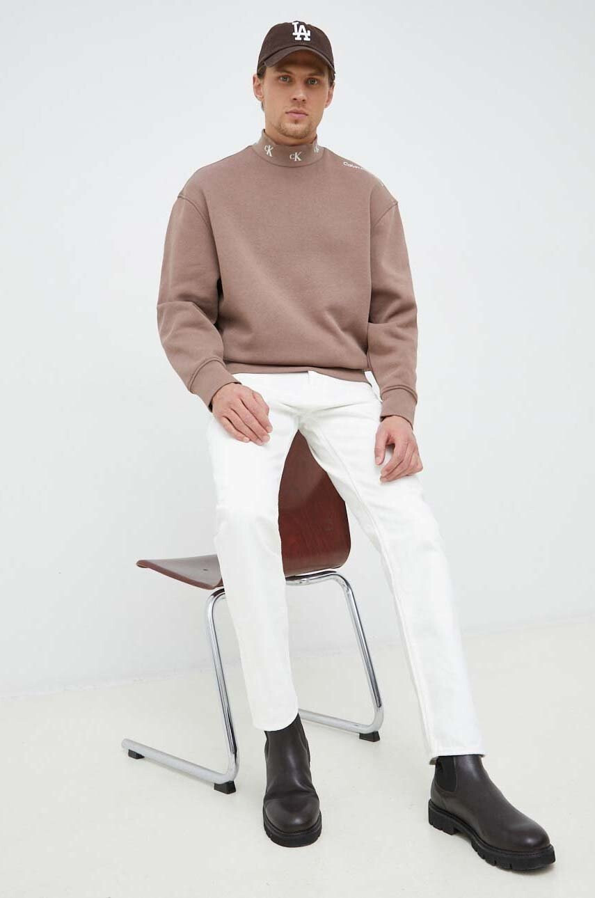 Calvin Klein Jeans Суичър в кафяво с принт - Pepit.bg