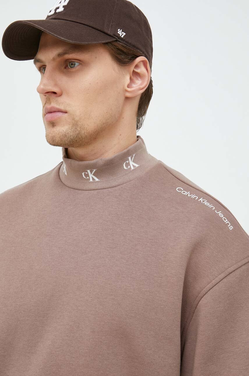Calvin Klein Jeans Суичър в кафяво с принт - Pepit.bg