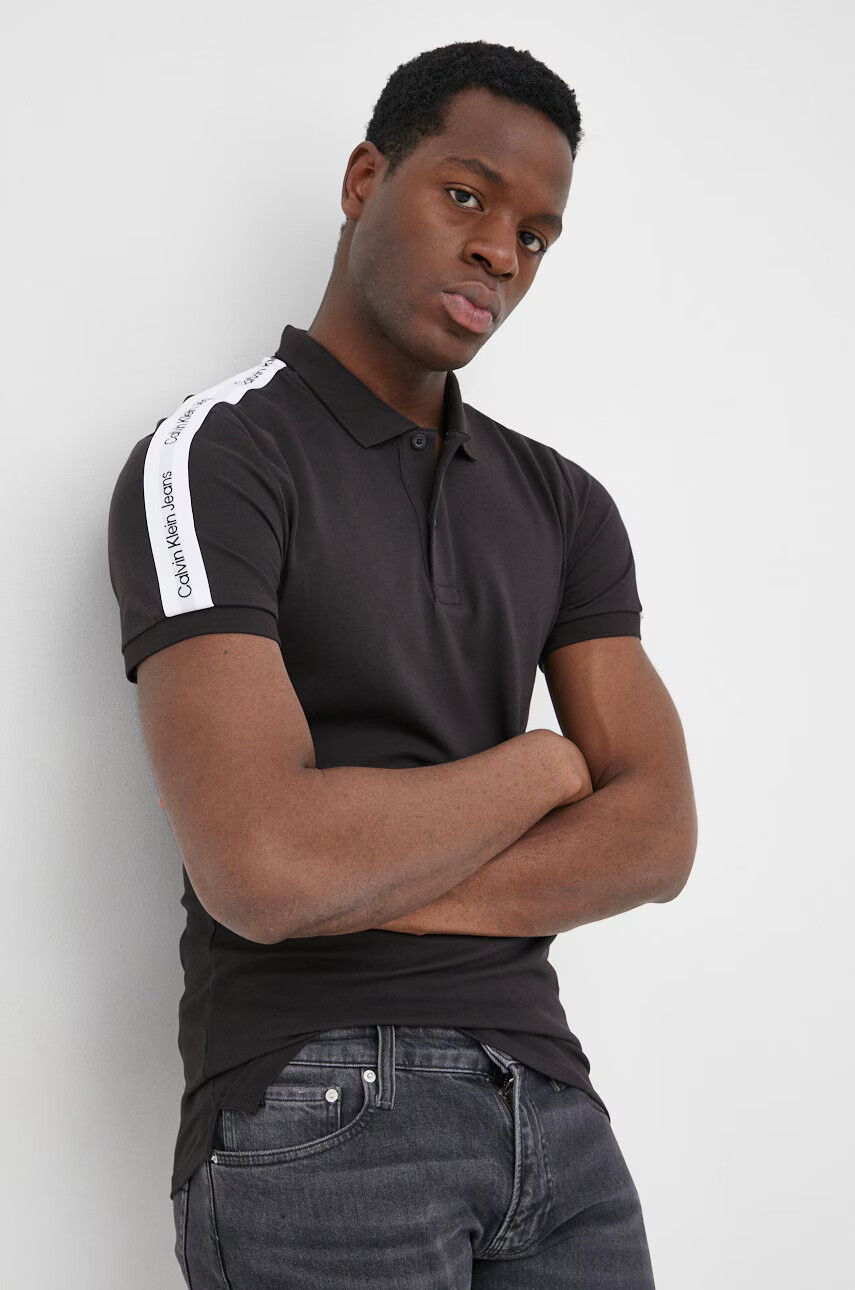 Calvin Klein Jeans Тениска с яка в черно с апликация - Pepit.bg
