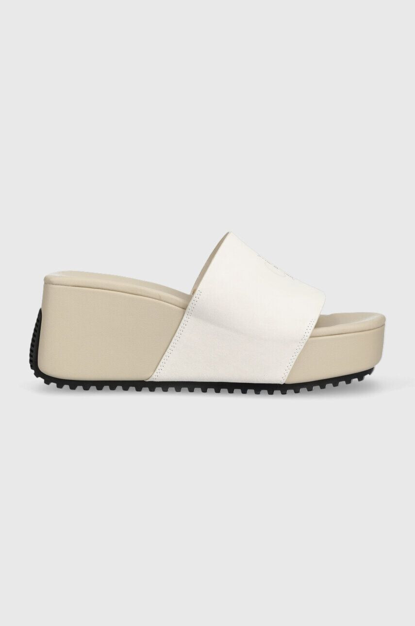 Calvin Klein Jeans Велурени чехли WEDGE BLOCK SANDAL SU CON в бежово със скосена платформа YW0YW01015 - Pepit.bg