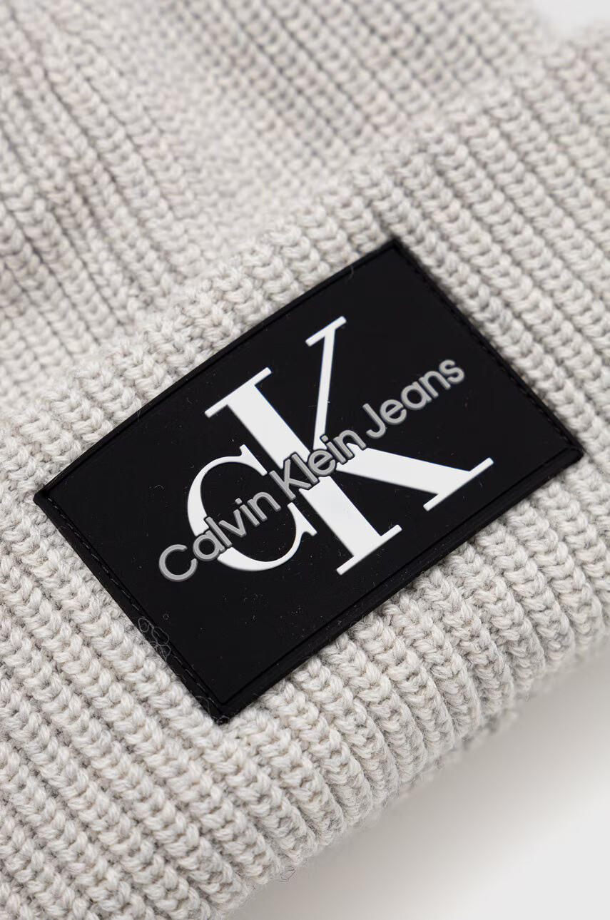 Calvin Klein Jeans Вълнена шапка - Pepit.bg