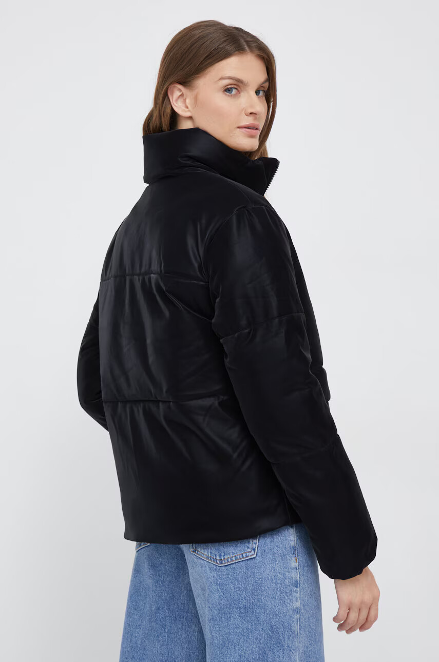 Calvin Klein Jeans Яке в черно със зимна изолация - Pepit.bg