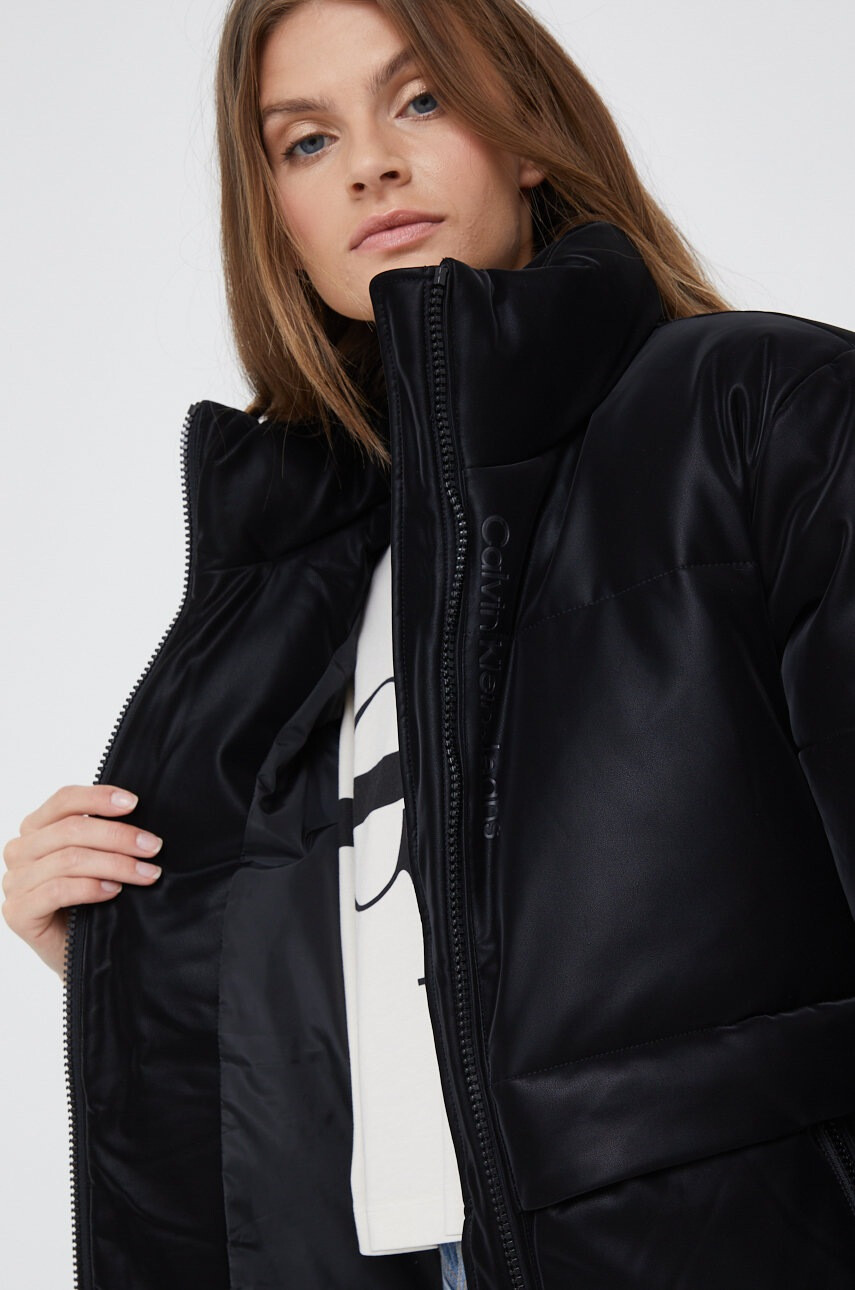 Calvin Klein Jeans Яке в черно със зимна изолация - Pepit.bg