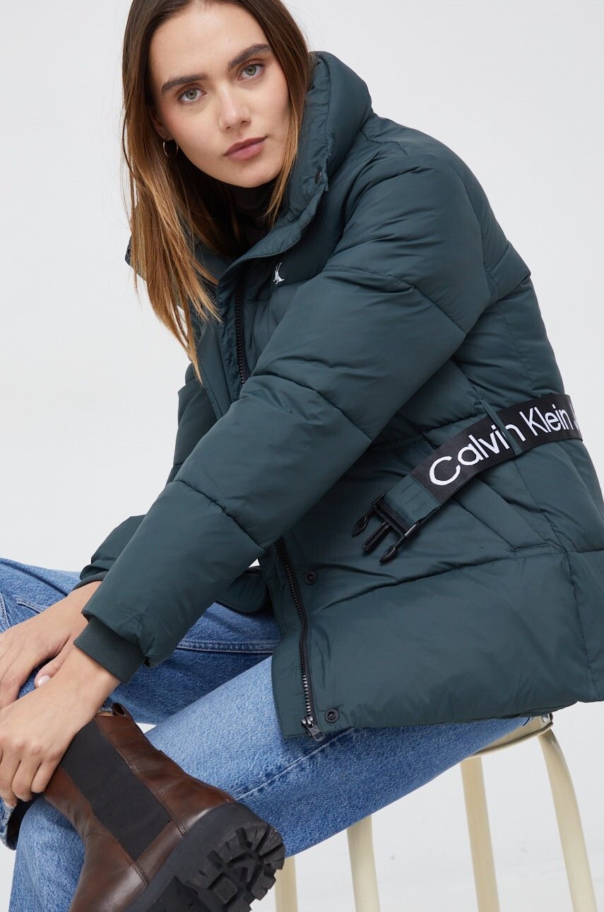 Calvin Klein Jeans Яке в зелено със зимна изолация - Pepit.bg
