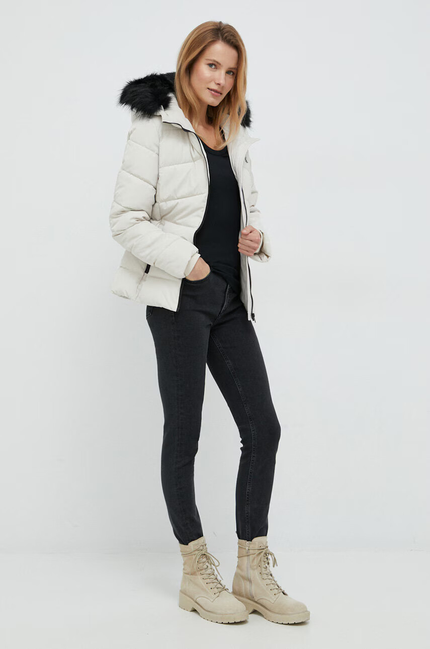 Calvin Klein Jeans Яке в бежово със зимна изолация - Pepit.bg