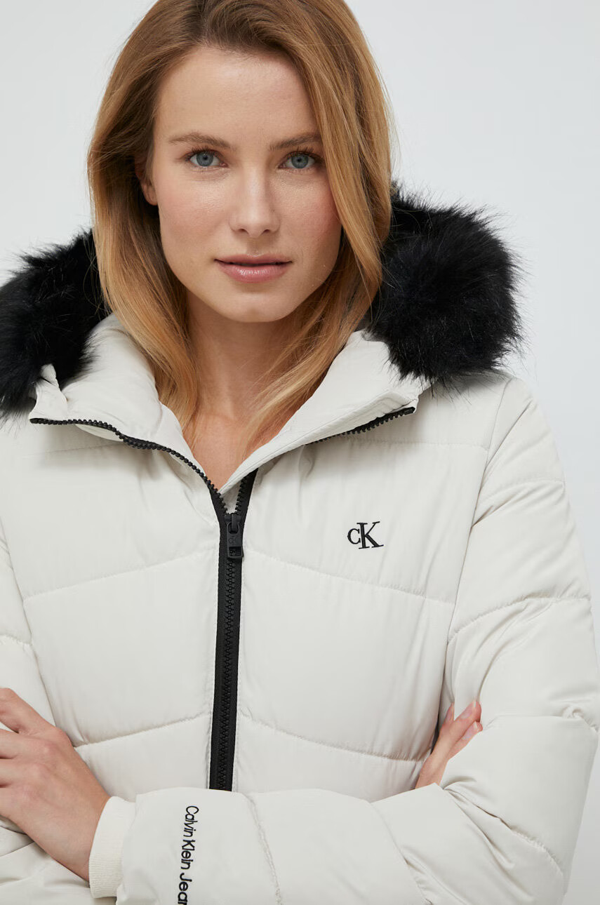 Calvin Klein Jeans Яке в бежово със зимна изолация - Pepit.bg