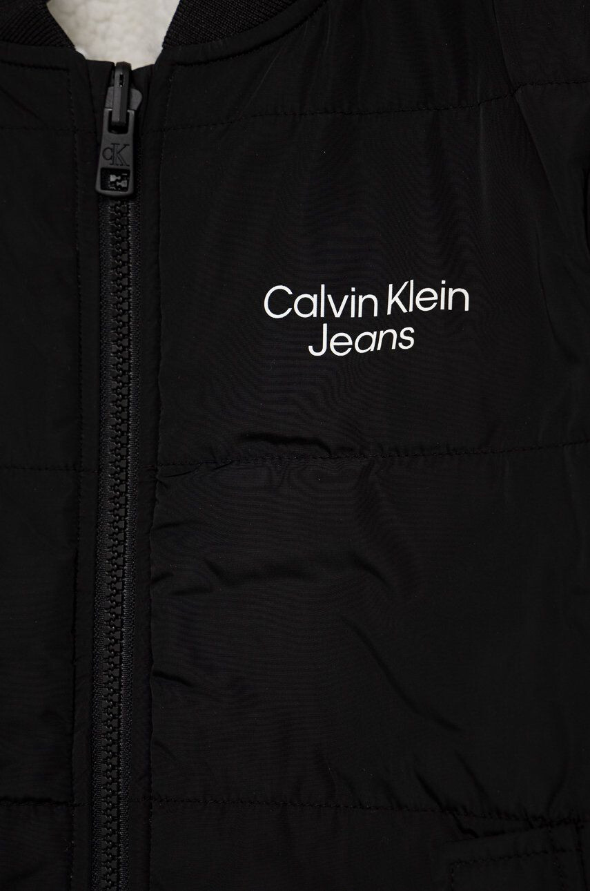 Calvin Klein Jeans Яке бомбър с две лица в черно - Pepit.bg