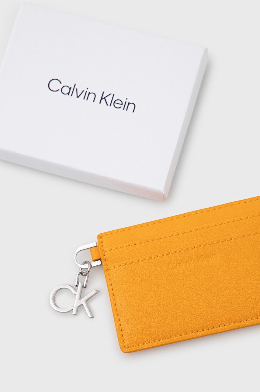 Calvin Klein Калъф за карти дамски в оранжево - Pepit.bg