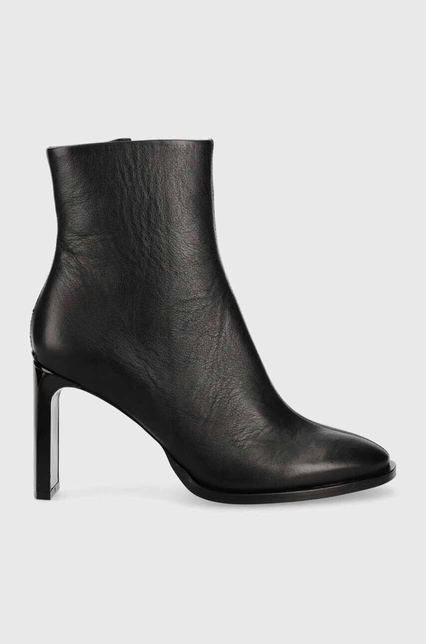 Calvin Klein Кожени боти Curved Stil Ankle Boot 80 в черно с висок ток - Pepit.bg