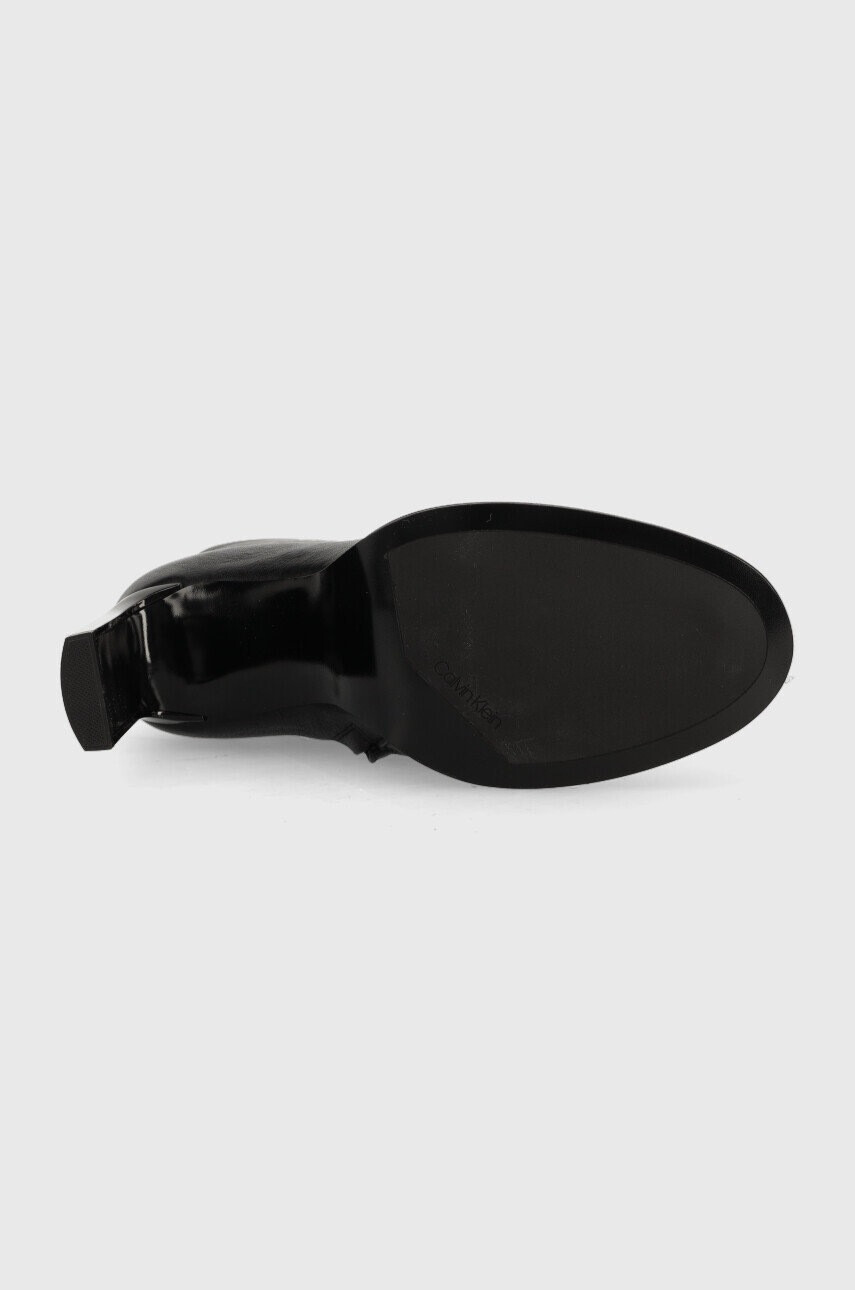 Calvin Klein Кожени боти Curved Stil Ankle Boot 80 в черно с висок ток - Pepit.bg