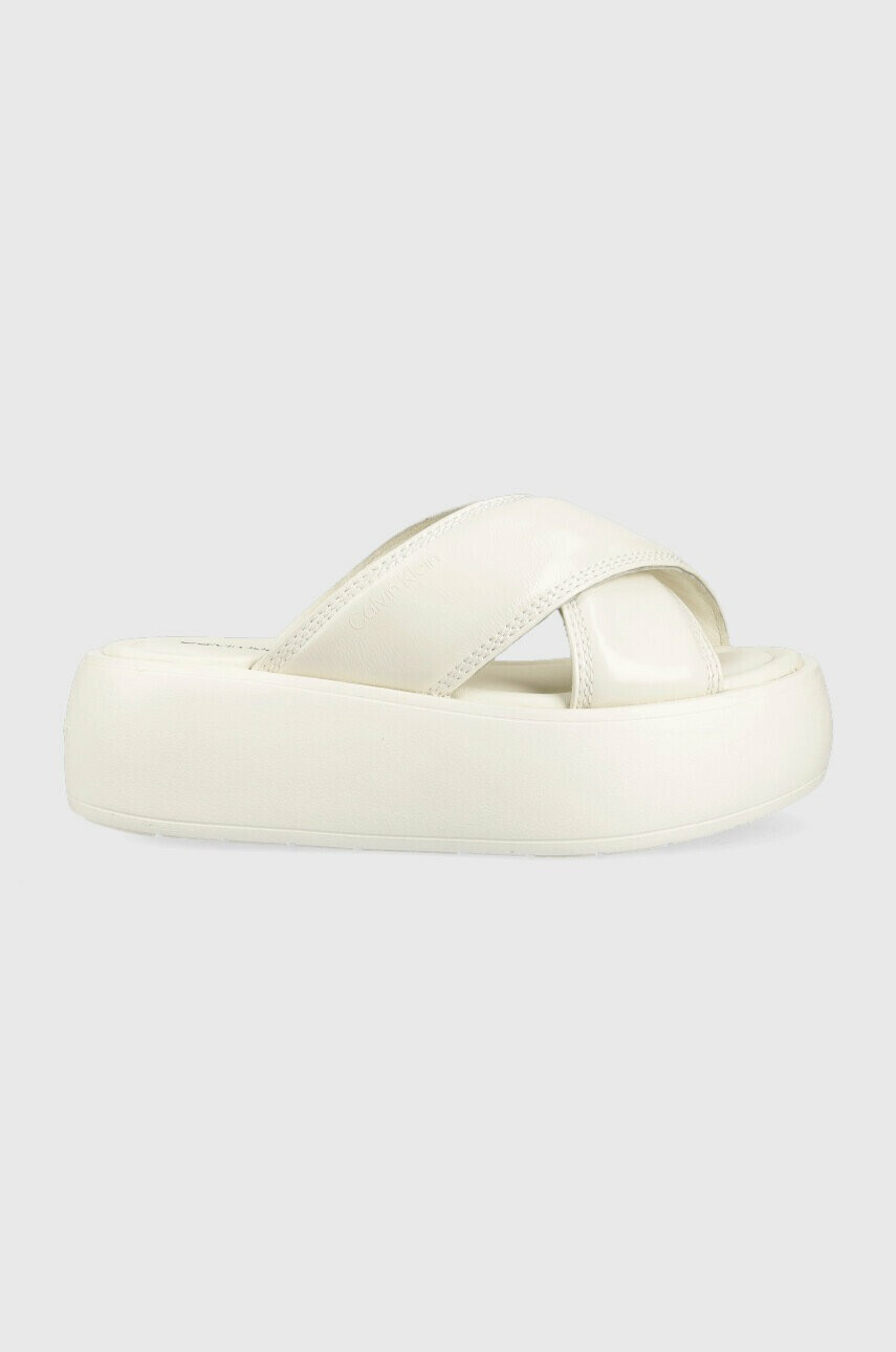 Calvin Klein Кожени чехли BUBBLE SLIDE - PAT в бяло с платформа HW0HW01469 - Pepit.bg