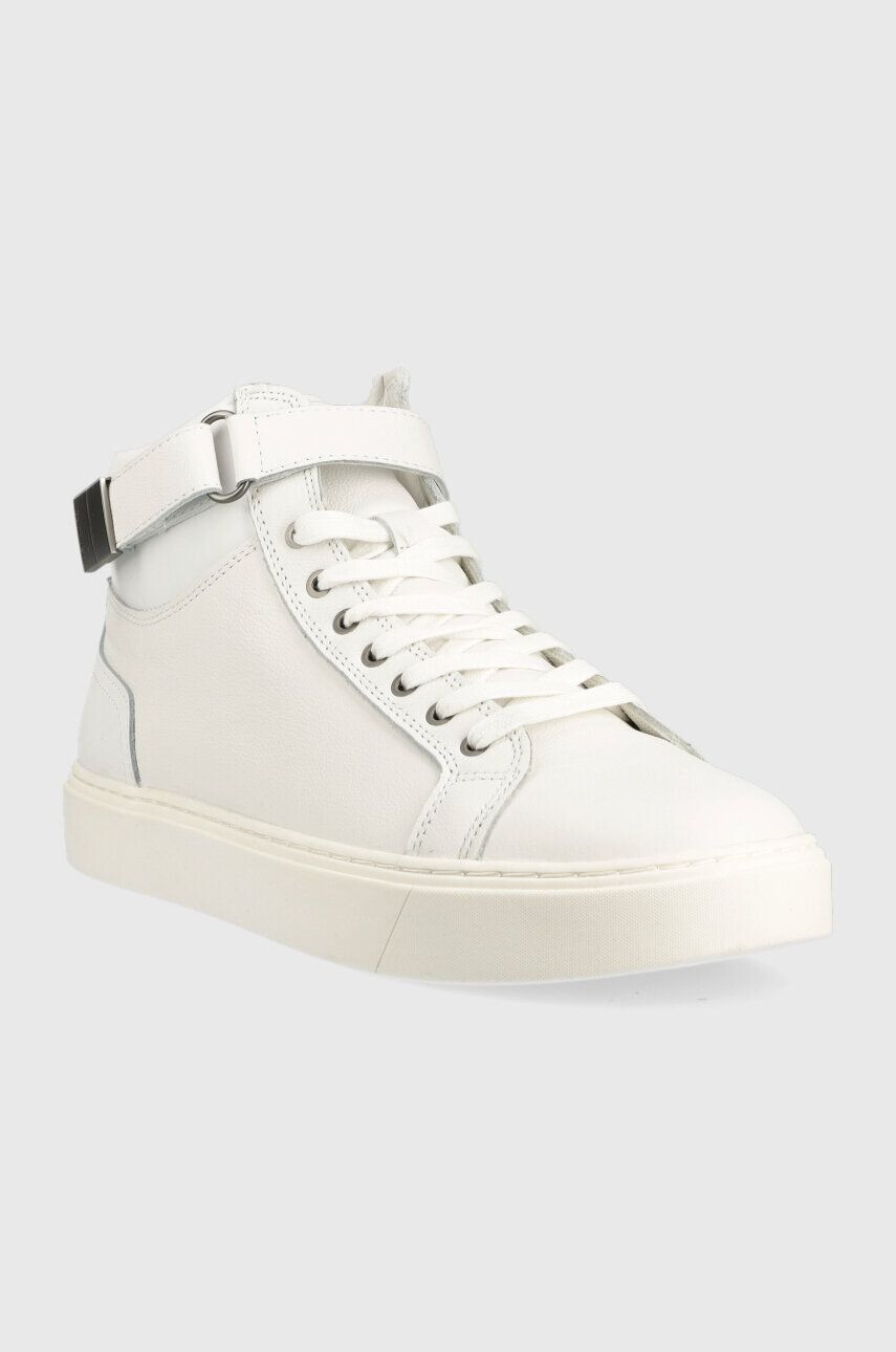 Calvin Klein Кожени маратонки HIGH TOP LACE UP W/PLAQUE в бяло HM0HM00973 - Pepit.bg