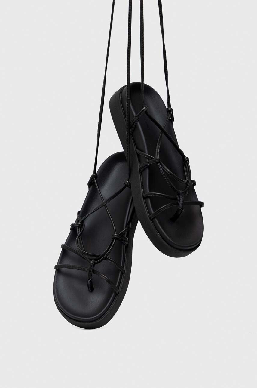Calvin Klein Кожени сандали ERGO STRAP SANDAL в черно с платформа HW0HW01501 - Pepit.bg