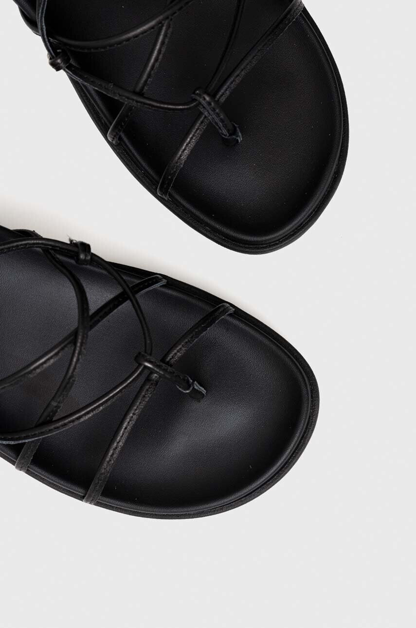Calvin Klein Кожени сандали ERGO STRAP SANDAL в черно с платформа HW0HW01501 - Pepit.bg