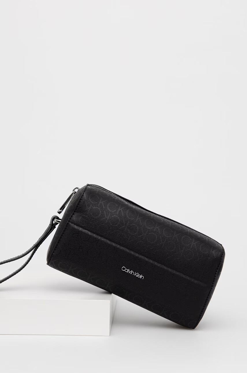 Calvin Klein Козметична чанта в черно - Pepit.bg